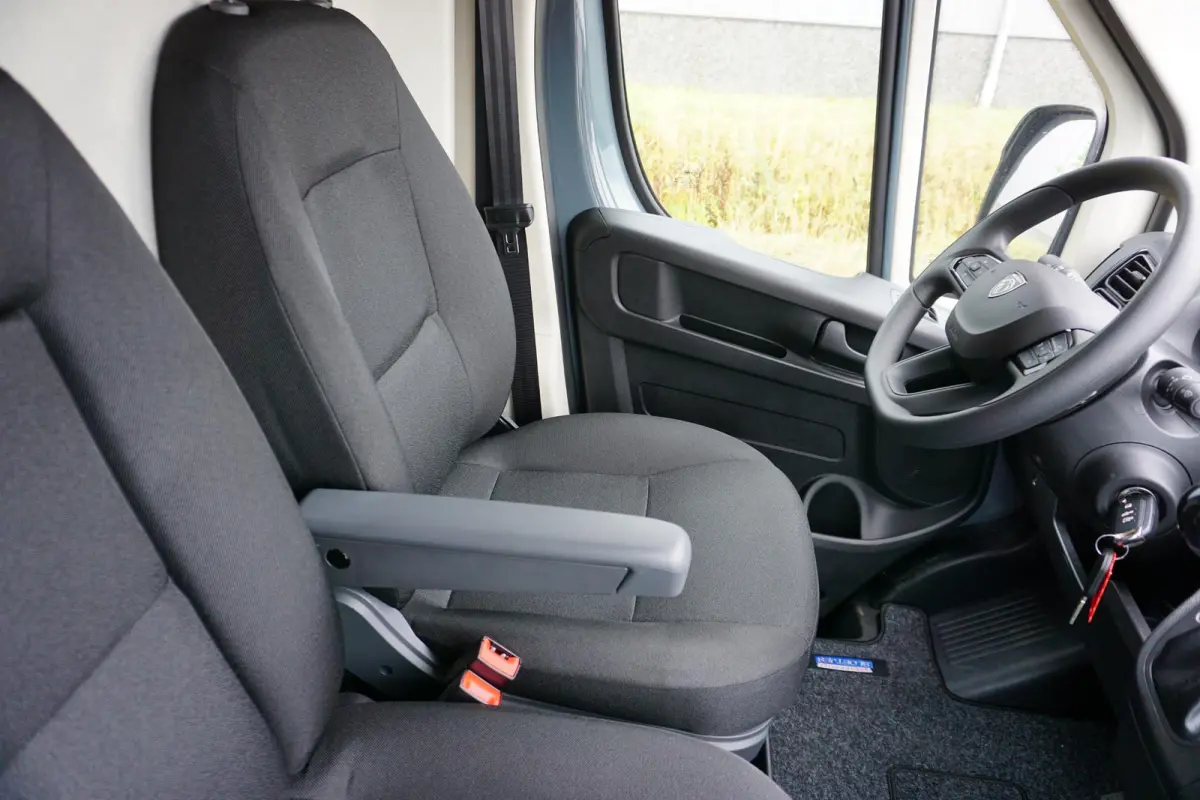 2.2 BlueHDi 180 L3H2 3.5t in Nieuwstaat |Automaat |Camera |Cruise |Navi |Groot scherm |2e airbag |BPM voordeel! |Climate control |Parkeersensoren |180 pk