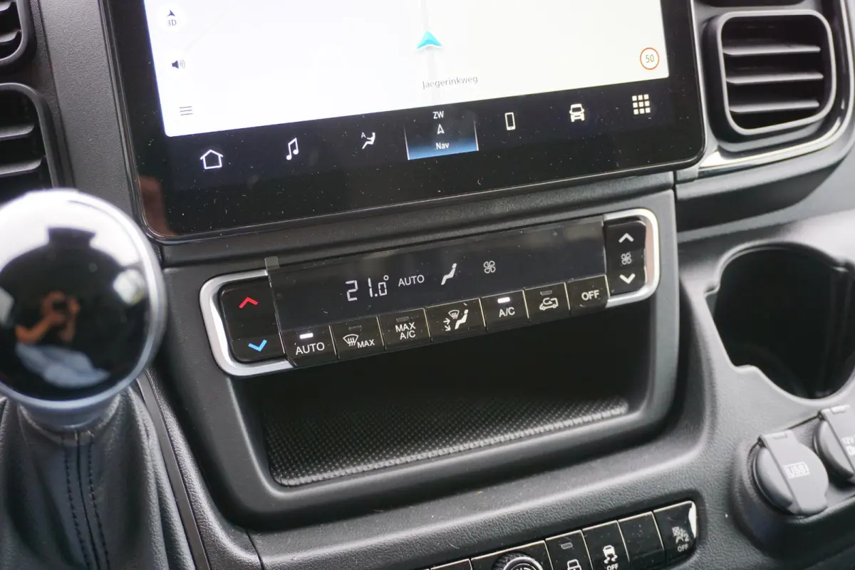 2.2 BlueHDi 180 L3H2 3.5t in Nieuwstaat |Automaat |Camera |Cruise |Navi |Groot scherm |2e airbag |BPM voordeel! |Climate control |Parkeersensoren |180 pk