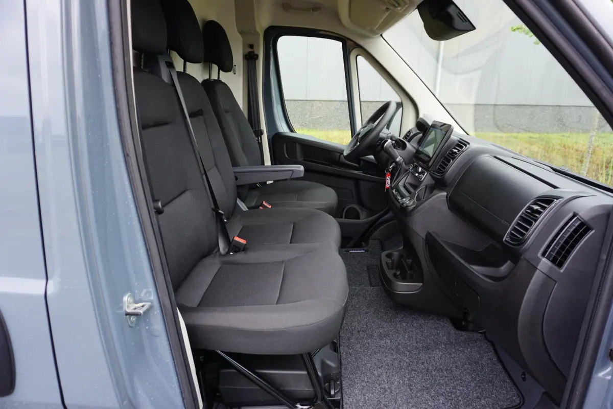 2.2 BlueHDi 180 L3H2 3.5t in Nieuwstaat |Automaat |Camera |Cruise |Navi |Groot scherm |2e airbag |BPM voordeel! |Climate control |Parkeersensoren |180 pk