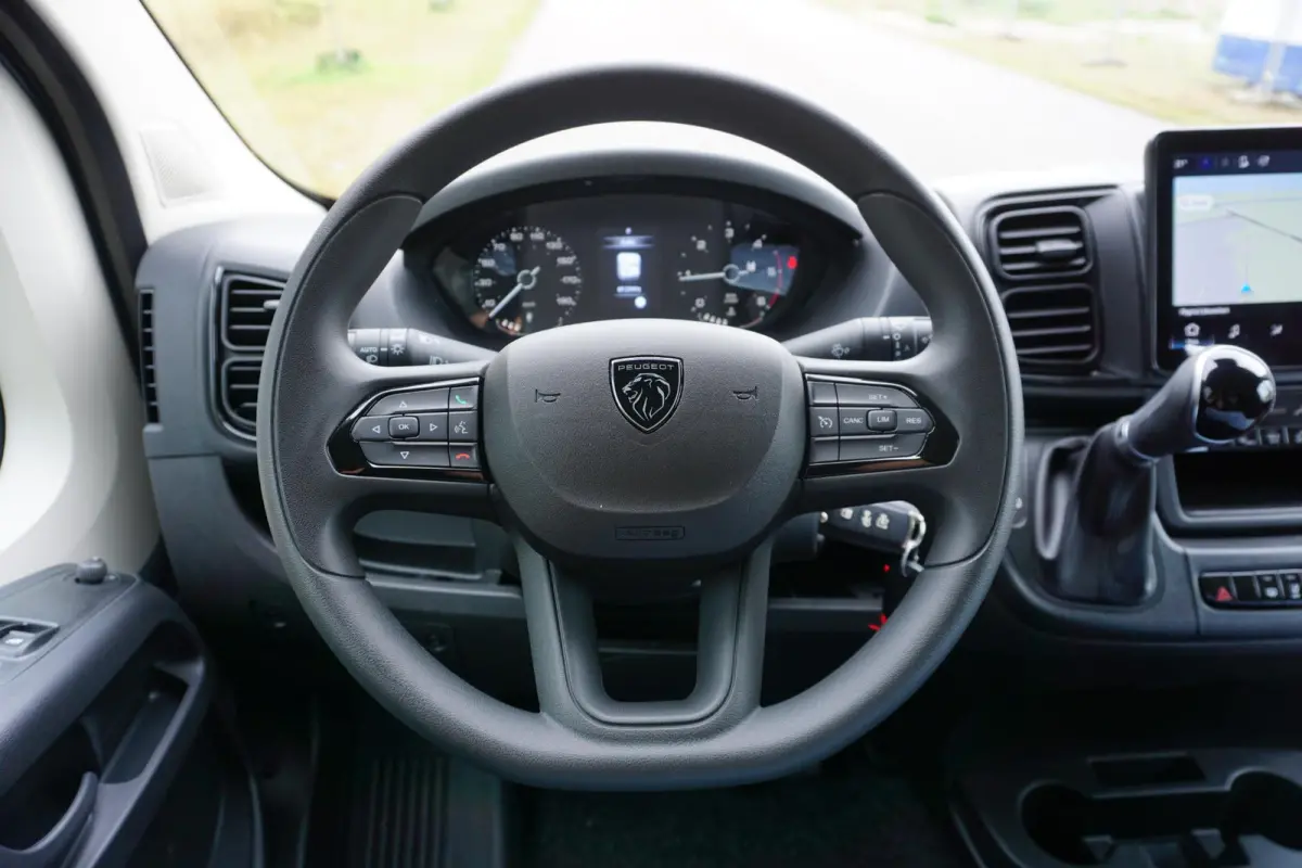 2.2 BlueHDi 180 L3H2 3.5t in Nieuwstaat |Automaat |Camera |Cruise |Navi |Groot scherm |2e airbag |BPM voordeel! |Climate control |Parkeersensoren |180 pk