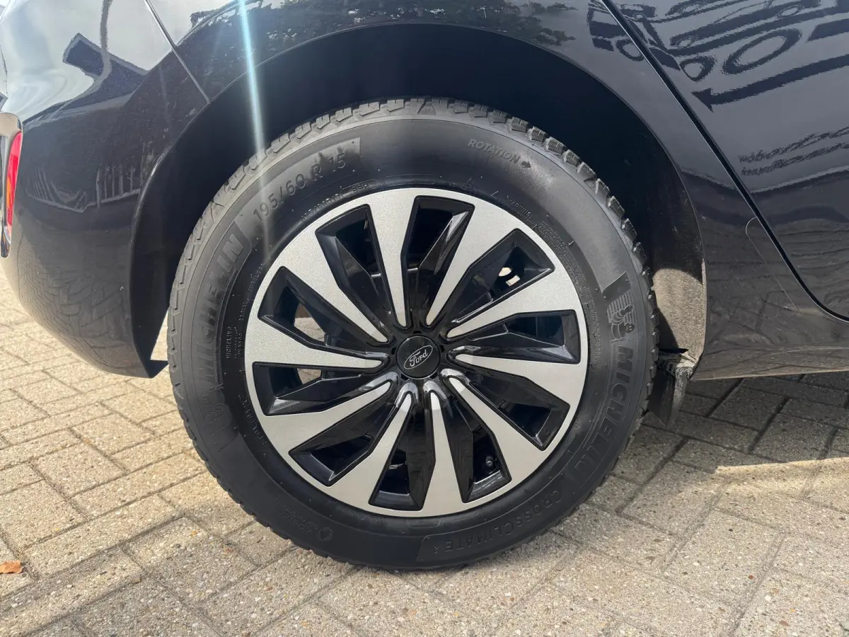 1.0 EcoBoost Titanium | Parkeersensoren Achter | Cruise Ctrl | Apple Carplay/ Android Auto | Climate Control |