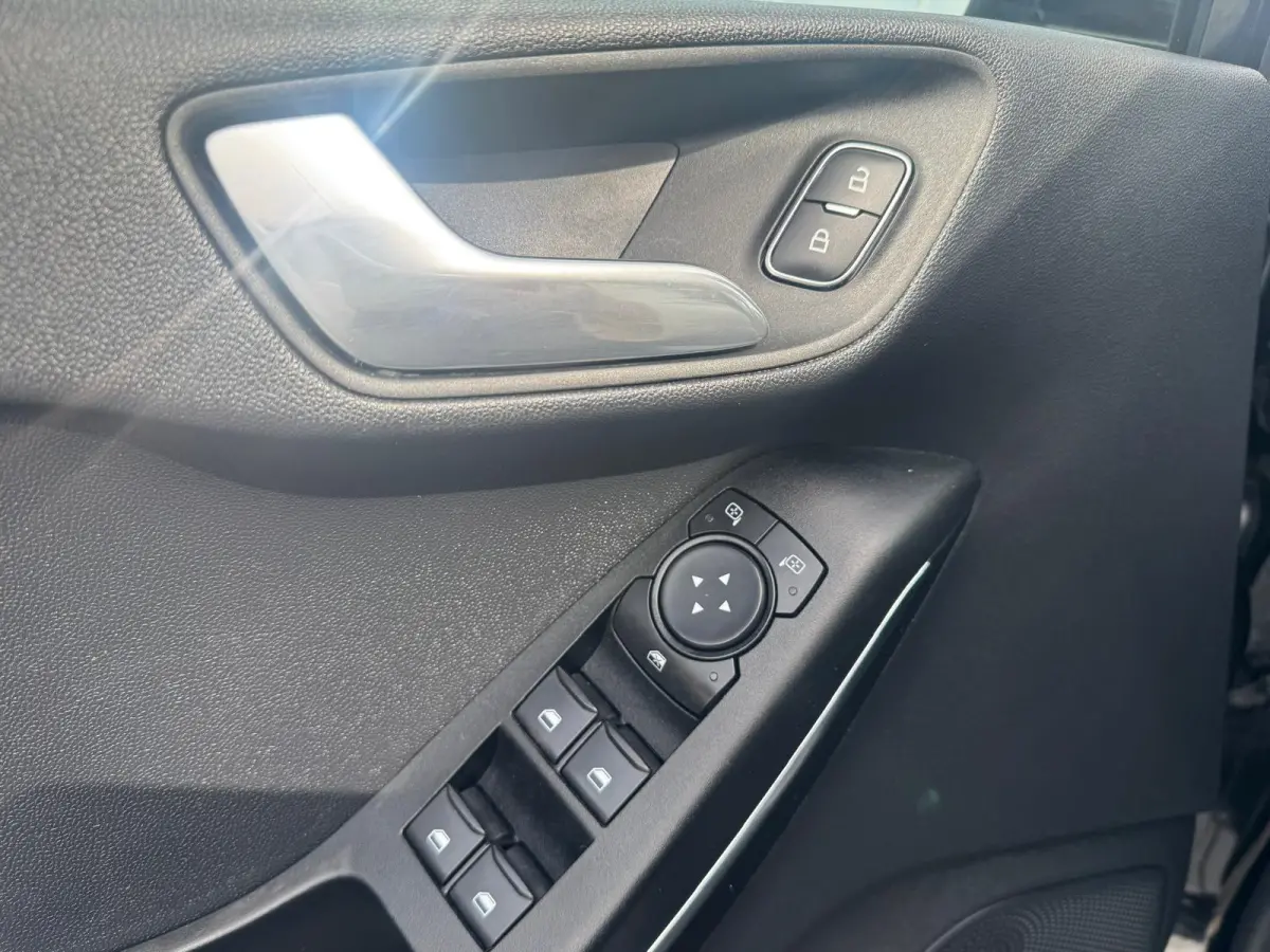 1.0 EcoBoost Titanium | Parkeersensoren Achter | Cruise Ctrl | Apple Carplay/ Android Auto | Climate Control |