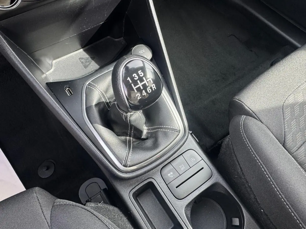 1.0 EcoBoost Titanium | Parkeersensoren Achter | Cruise Ctrl | Apple Carplay/ Android Auto | Climate Control |