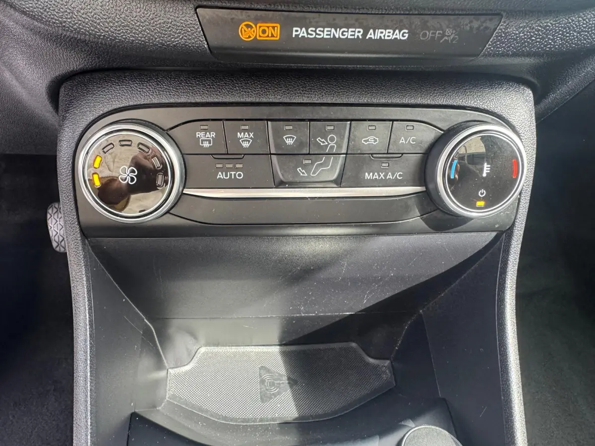1.0 EcoBoost Titanium | Parkeersensoren Achter | Cruise Ctrl | Apple Carplay/ Android Auto | Climate Control |