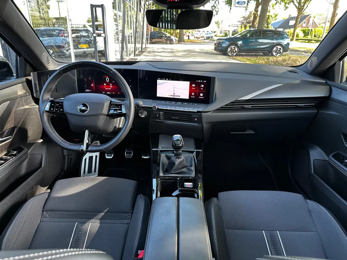 1.2 130 PK Level 4/GS Line | TREKHAAK AFNB.| ELEK. SCHUIF/KANTELDAK| HEAD-UP DISPLAY| 360* CAMERA| ADAPTIEVE CRUISE CONTROL| AGR STOELEN| SFEERVERLICHTING| STUUR, STOEL EN VOORRUITVERWARMING
