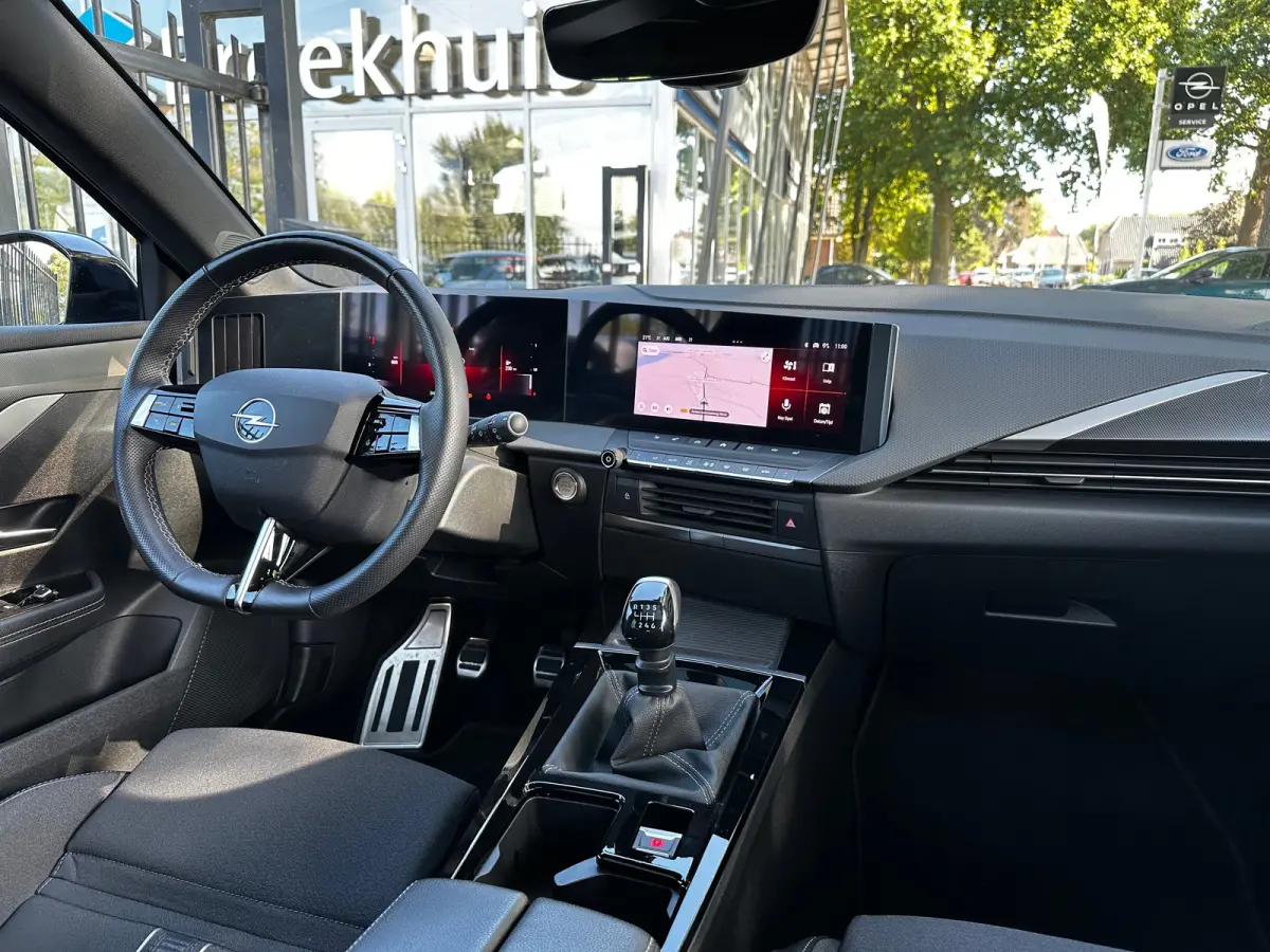 1.2 130 PK Level 4/GS Line | TREKHAAK AFNB.| ELEK. SCHUIF/KANTELDAK| HEAD-UP DISPLAY| 360* CAMERA| ADAPTIEVE CRUISE CONTROL| AGR STOELEN| SFEERVERLICHTING| STUUR, STOEL EN VOORRUITVERWARMING