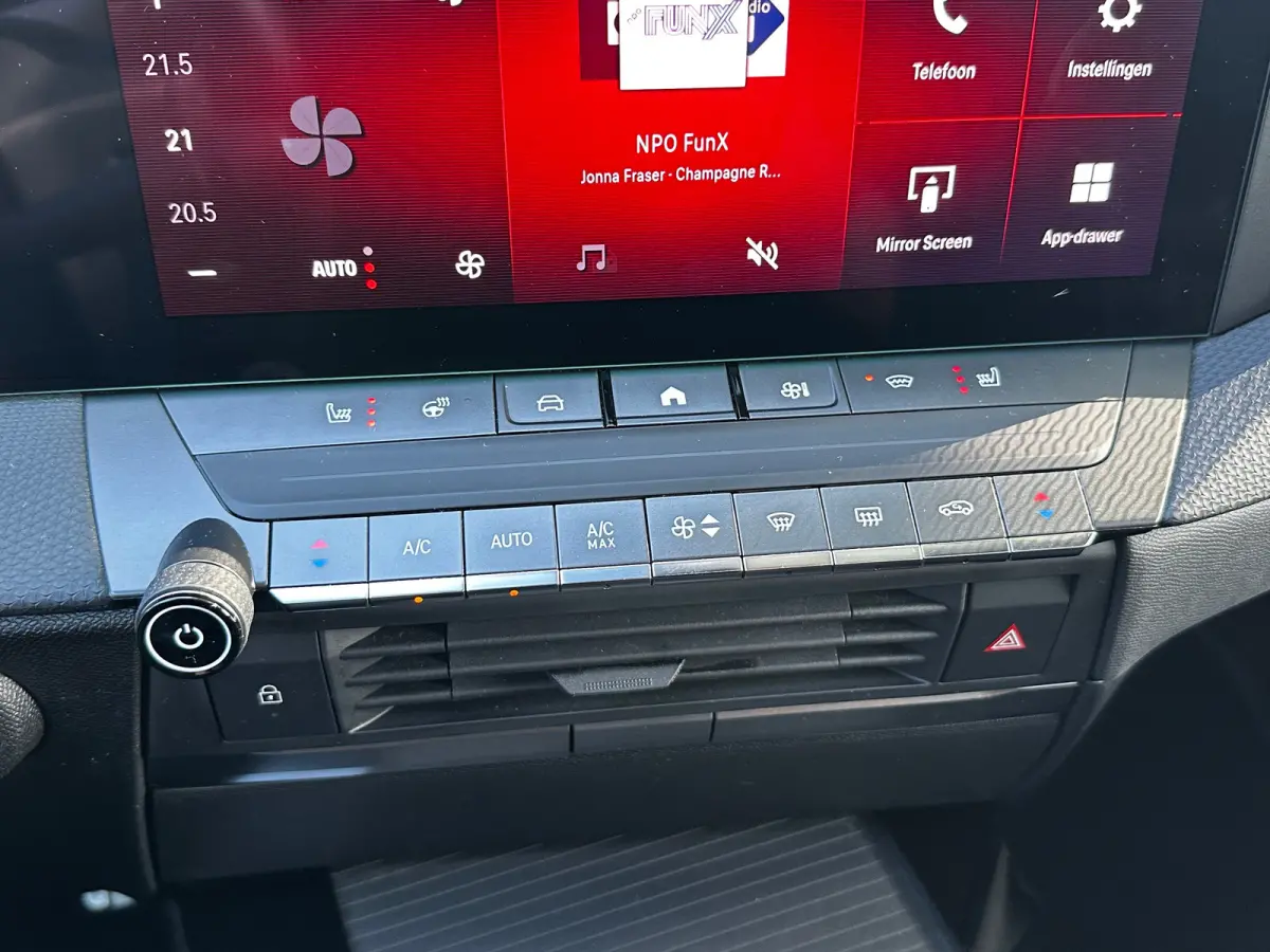 1.2 130 PK Level 4/GS Line | TREKHAAK AFNB.| ELEK. SCHUIF/KANTELDAK| HEAD-UP DISPLAY| 360* CAMERA| ADAPTIEVE CRUISE CONTROL| AGR STOELEN| SFEERVERLICHTING| STUUR, STOEL EN VOORRUITVERWARMING