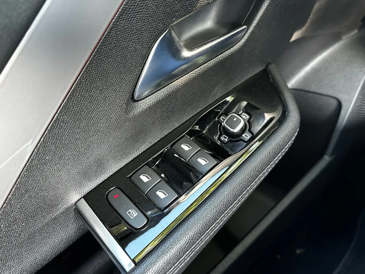 1.2 130 PK Level 4/GS Line | TREKHAAK AFNB.| ELEK. SCHUIF/KANTELDAK| HEAD-UP DISPLAY| 360* CAMERA| ADAPTIEVE CRUISE CONTROL| AGR STOELEN| SFEERVERLICHTING| STUUR, STOEL EN VOORRUITVERWARMING