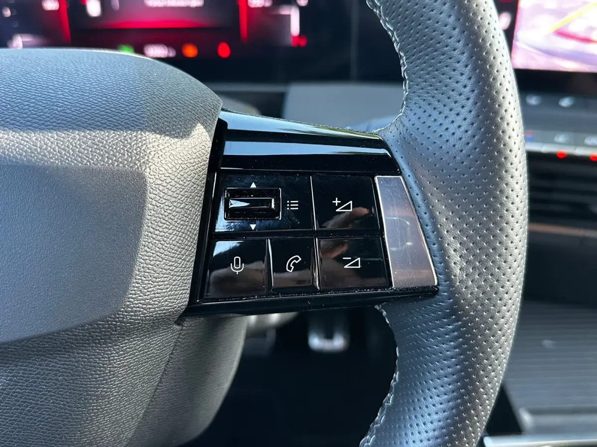 1.2 130 PK Level 4/GS Line | TREKHAAK AFNB.| ELEK. SCHUIF/KANTELDAK| HEAD-UP DISPLAY| 360* CAMERA| ADAPTIEVE CRUISE CONTROL| AGR STOELEN| SFEERVERLICHTING| STUUR, STOEL EN VOORRUITVERWARMING
