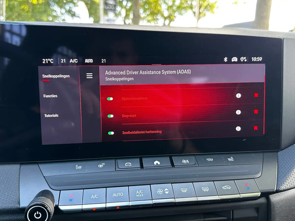 1.2 130 PK Level 4/GS Line | TREKHAAK AFNB.| ELEK. SCHUIF/KANTELDAK| HEAD-UP DISPLAY| 360* CAMERA| ADAPTIEVE CRUISE CONTROL| AGR STOELEN| SFEERVERLICHTING| STUUR, STOEL EN VOORRUITVERWARMING