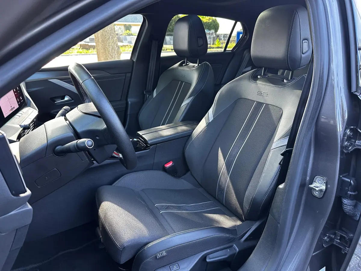 1.2 130 PK Level 4/GS Line | TREKHAAK AFNB.| ELEK. SCHUIF/KANTELDAK| HEAD-UP DISPLAY| 360* CAMERA| ADAPTIEVE CRUISE CONTROL| AGR STOELEN| SFEERVERLICHTING| STUUR, STOEL EN VOORRUITVERWARMING