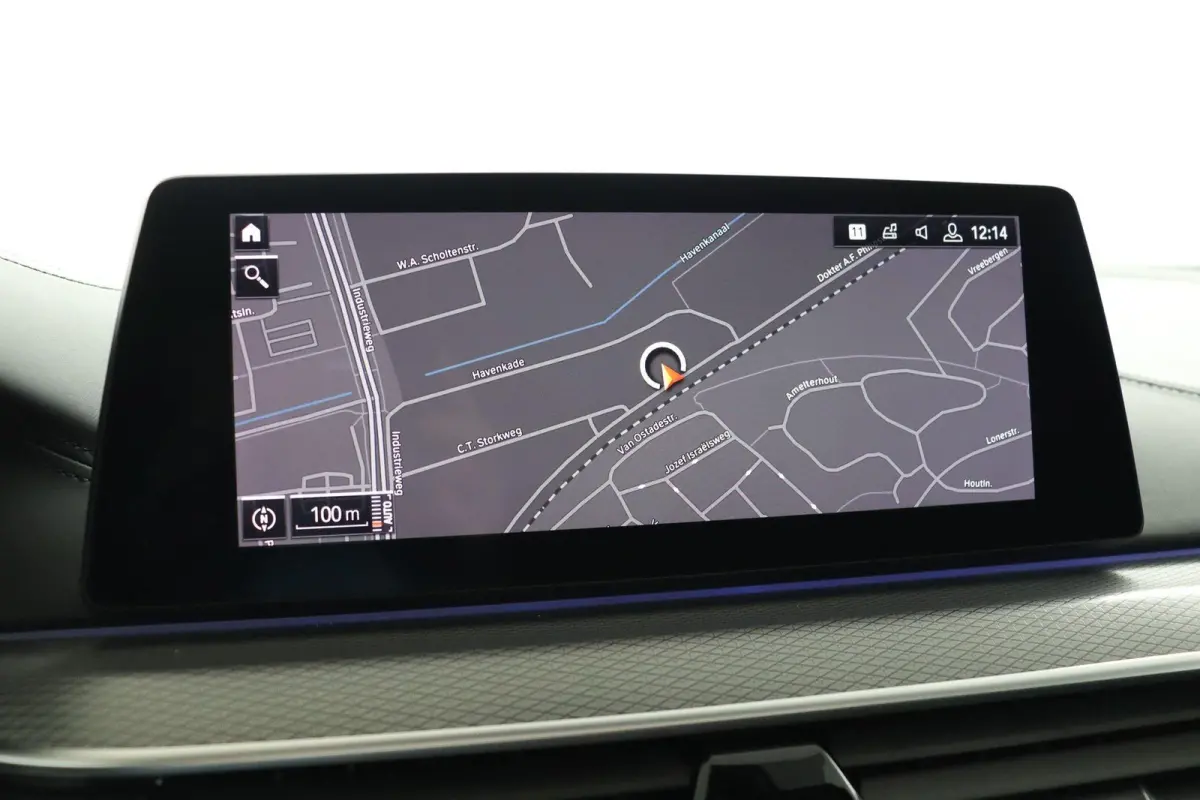530i High Executive Edition Trekhaak | Panoramadak | Head-Up Display | Driving Assistant Plus | Harman Kardon | Comfortstoelen