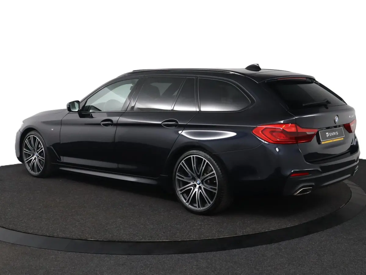 530i High Executive Edition Trekhaak | Panoramadak | Head-Up Display | Driving Assistant Plus | Harman Kardon | Comfortstoelen