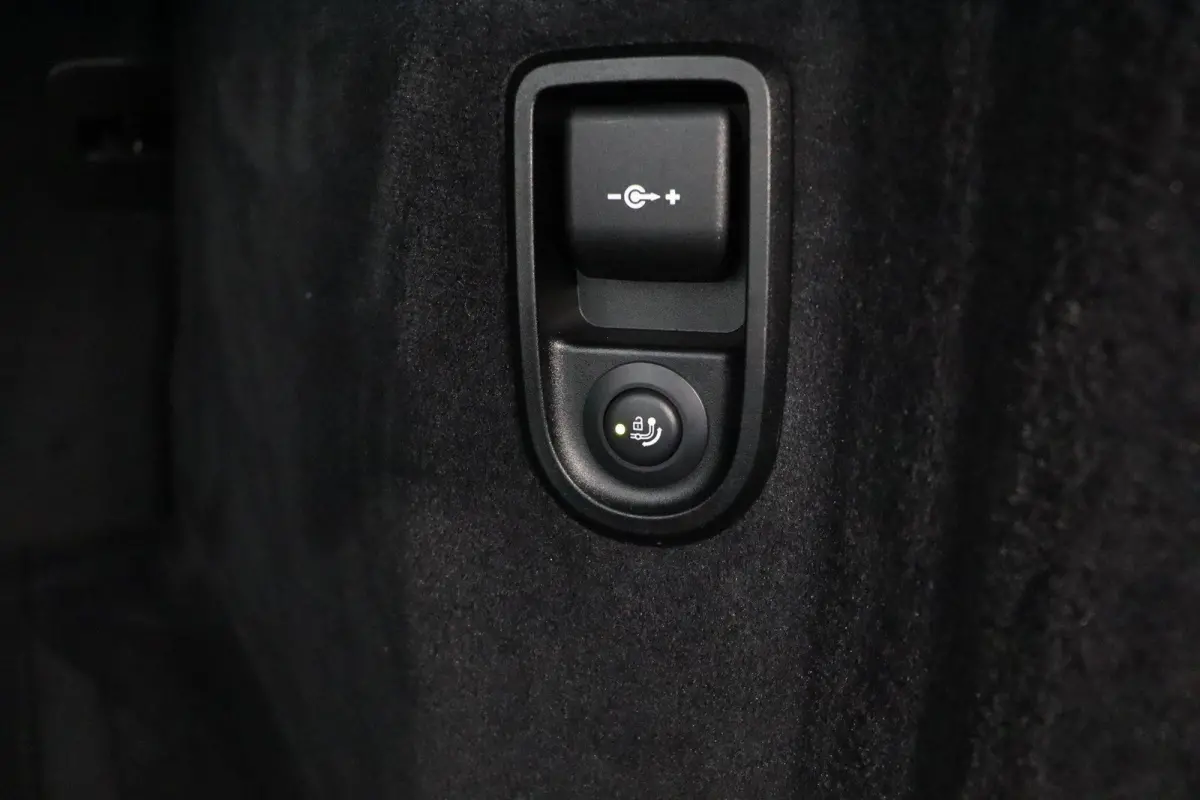 530i High Executive Edition Trekhaak | Panoramadak | Head-Up Display | Driving Assistant Plus | Harman Kardon | Comfortstoelen