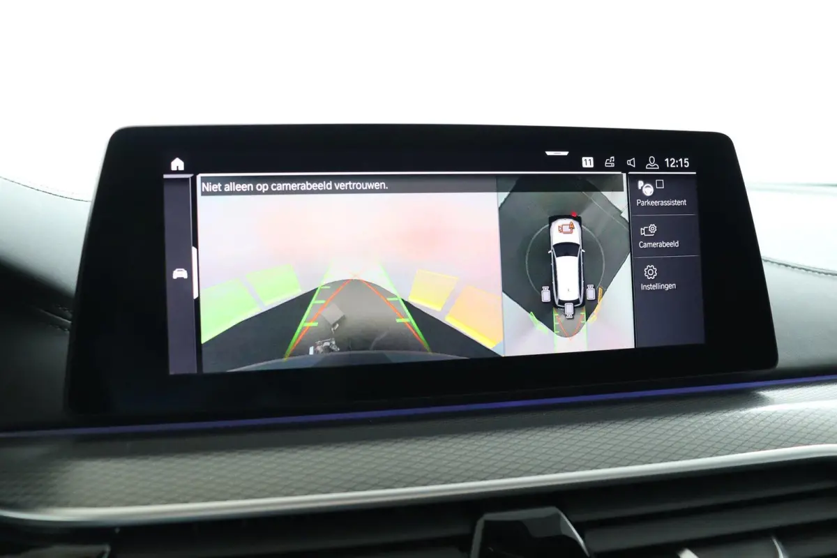 530i High Executive Edition Trekhaak | Panoramadak | Head-Up Display | Driving Assistant Plus | Harman Kardon | Comfortstoelen