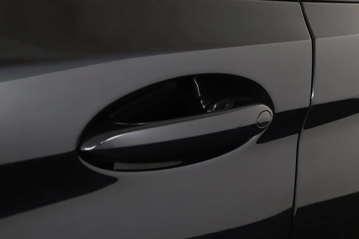 530i High Executive Edition Trekhaak | Panoramadak | Head-Up Display | Driving Assistant Plus | Harman Kardon | Comfortstoelen