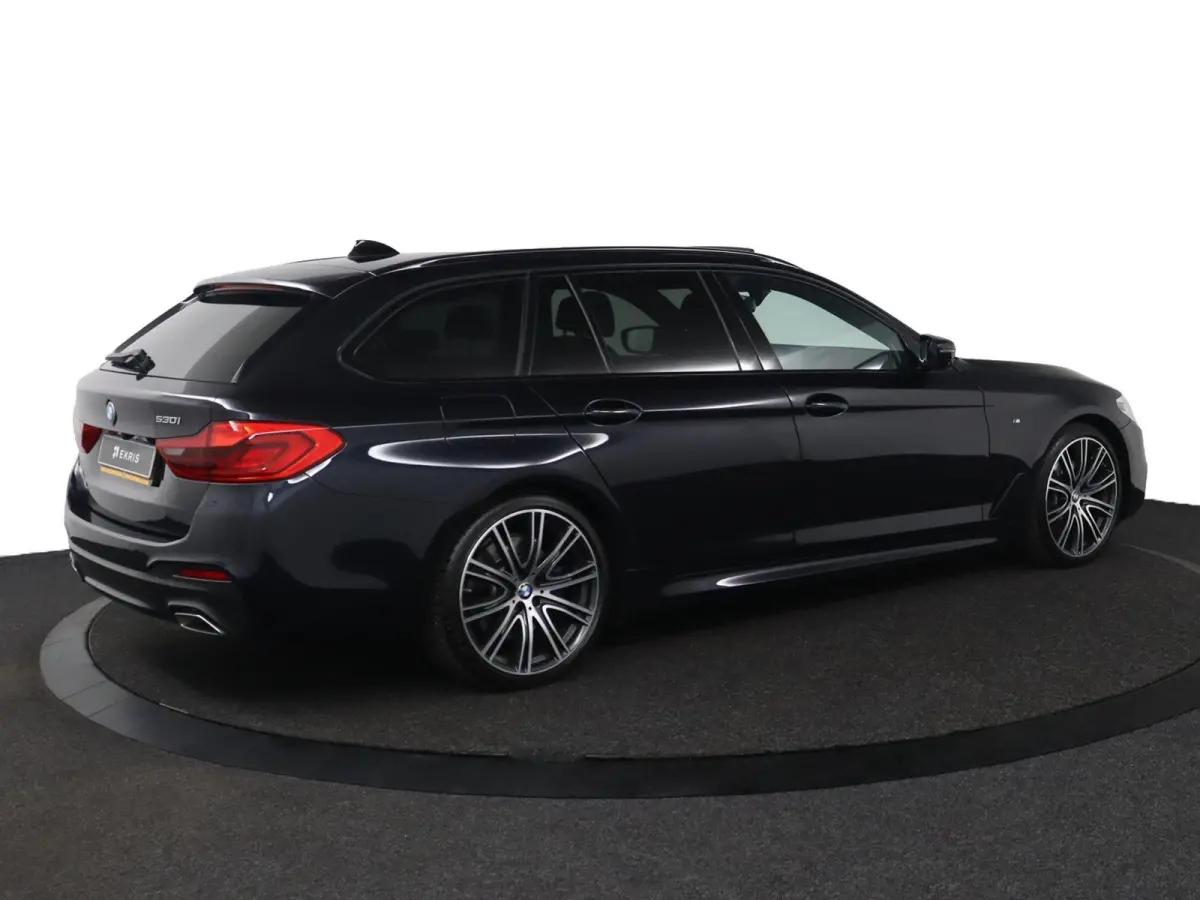 530i High Executive Edition Trekhaak | Panoramadak | Head-Up Display | Driving Assistant Plus | Harman Kardon | Comfortstoelen