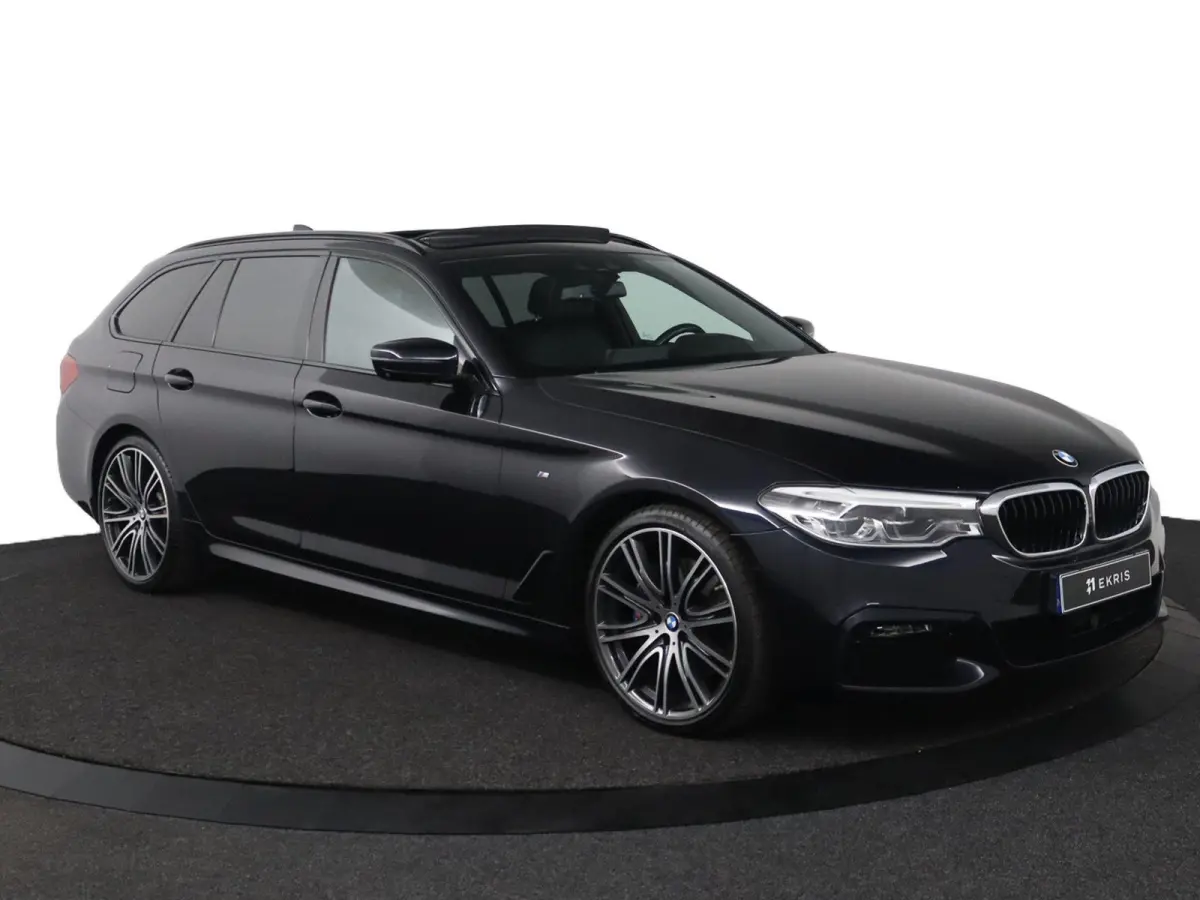 530i High Executive Edition Trekhaak | Panoramadak | Head-Up Display | Driving Assistant Plus | Harman Kardon | Comfortstoelen