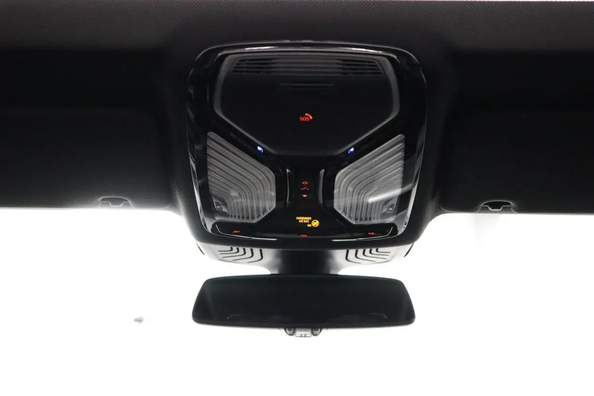 530i High Executive Edition Trekhaak | Panoramadak | Head-Up Display | Driving Assistant Plus | Harman Kardon | Comfortstoelen