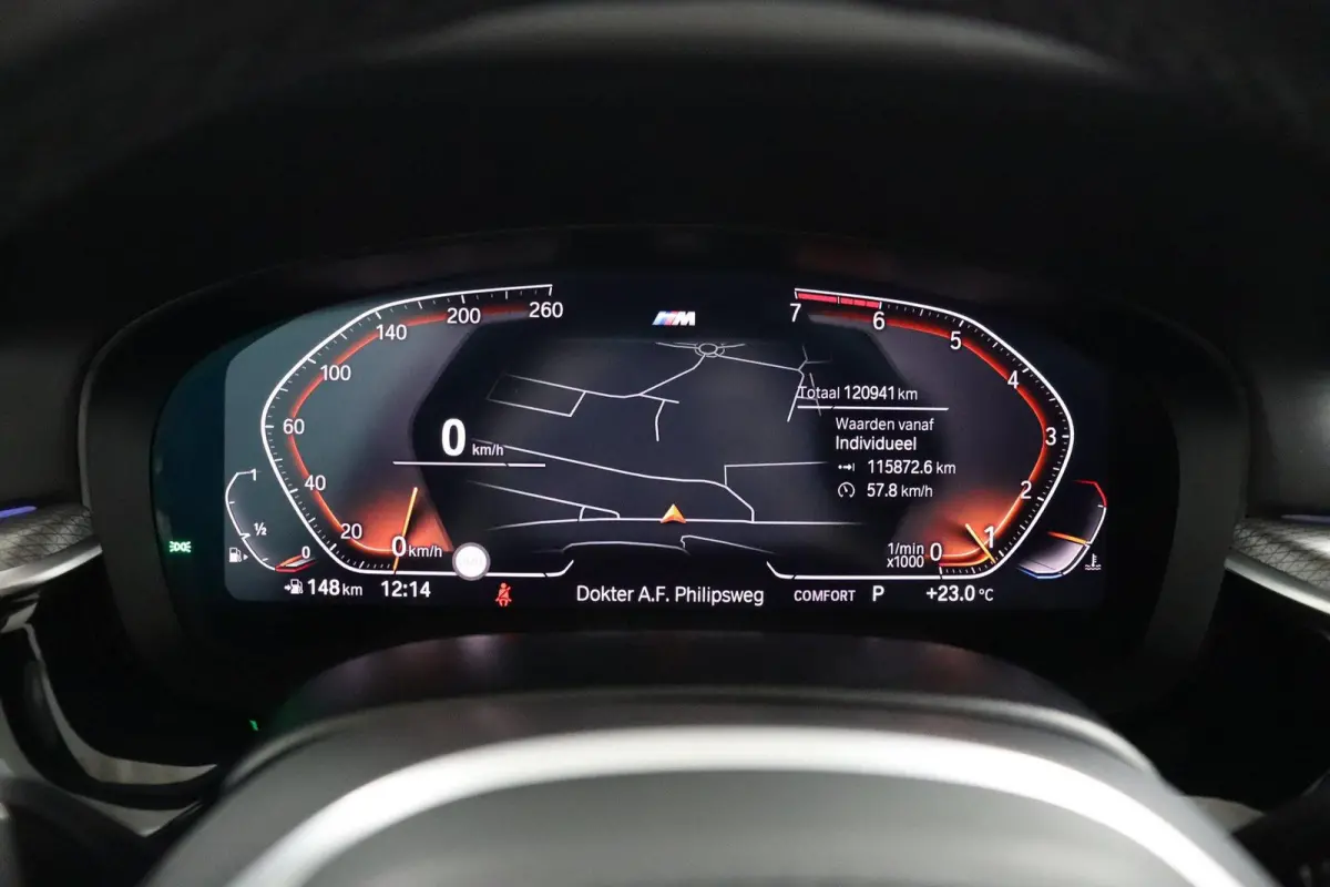 530i High Executive Edition Trekhaak | Panoramadak | Head-Up Display | Driving Assistant Plus | Harman Kardon | Comfortstoelen