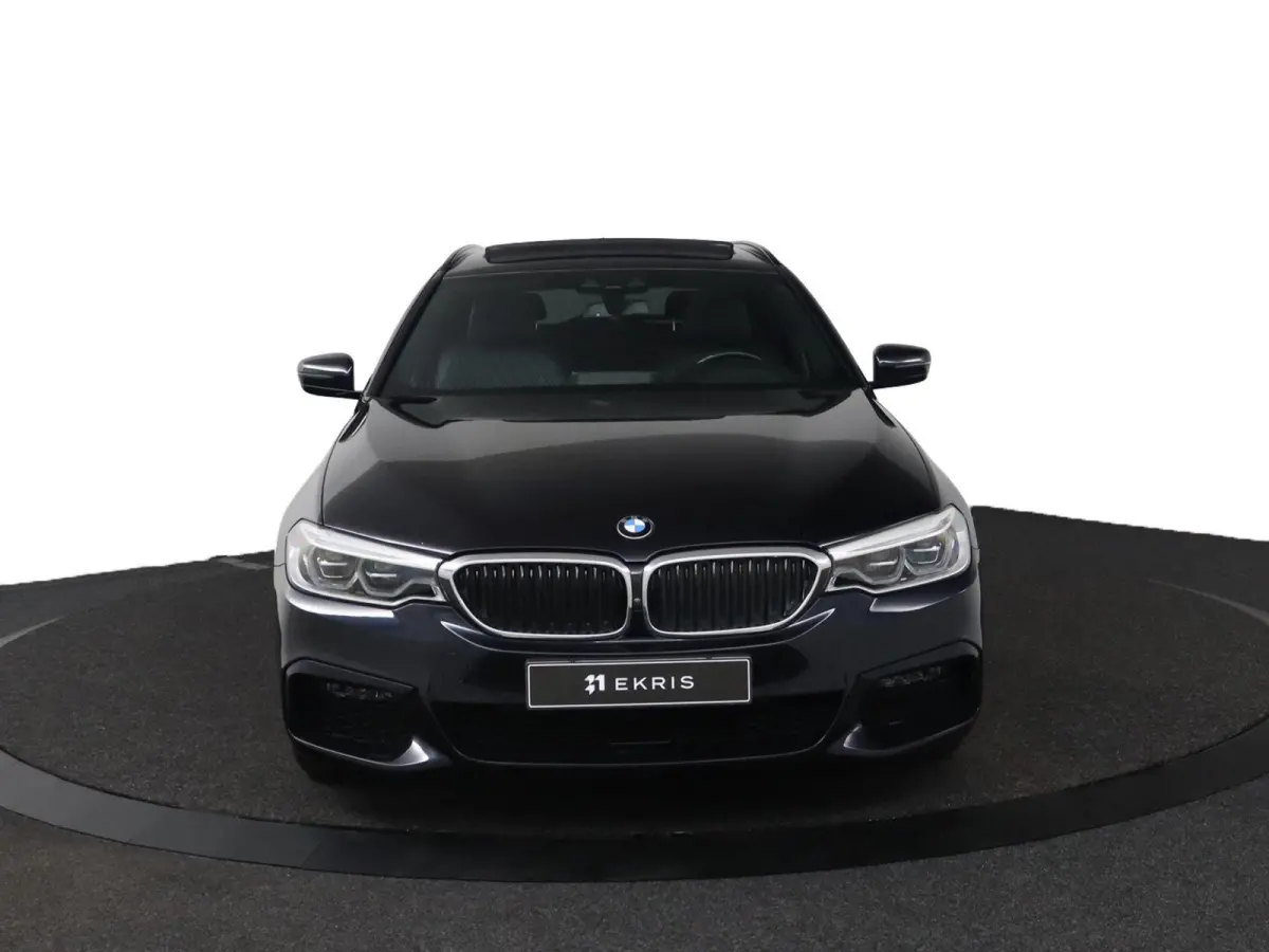 530i High Executive Edition Trekhaak | Panoramadak | Head-Up Display | Driving Assistant Plus | Harman Kardon | Comfortstoelen