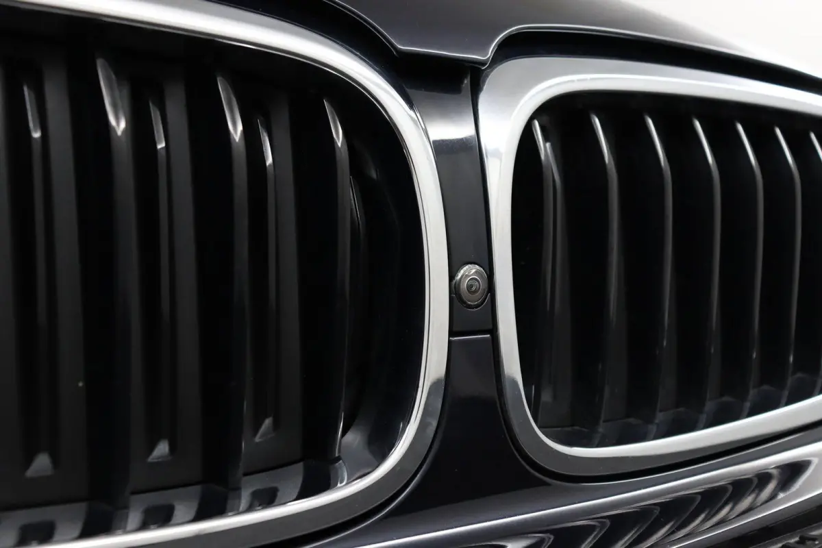 530i High Executive Edition Trekhaak | Panoramadak | Head-Up Display | Driving Assistant Plus | Harman Kardon | Comfortstoelen