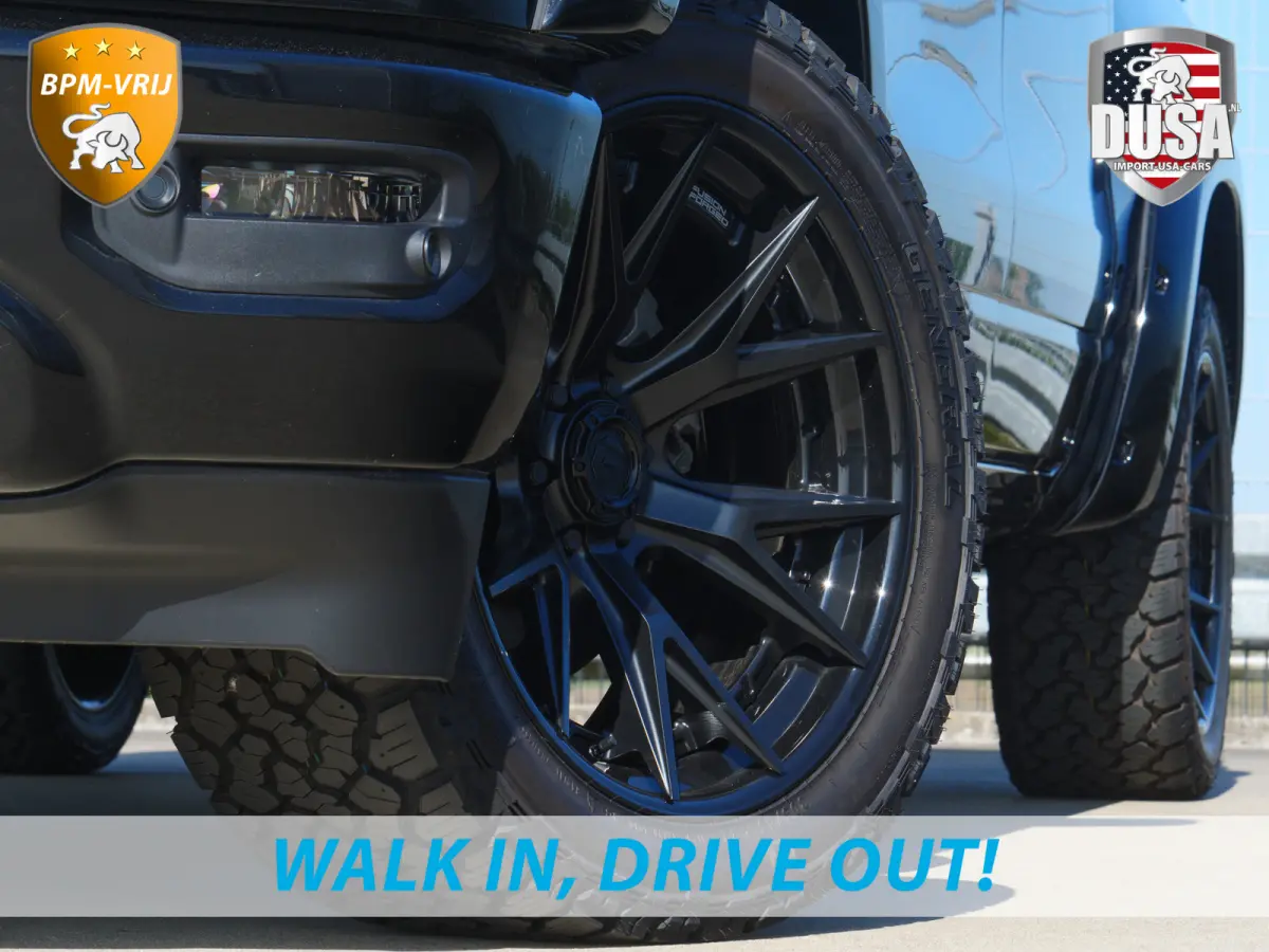1500 | Laramie Sport | 5.7 V8 | HEMI | 4x4 | Crew Cab Panoramadak | Leder | Uconnect touchscreen | Getoonde accessoires zijn verkrijgbaar tegen meerprijs