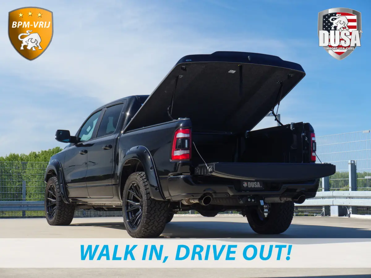 1500 | Laramie Sport | 5.7 V8 | HEMI | 4x4 | Crew Cab Panoramadak | Leder | Uconnect touchscreen | Getoonde accessoires zijn verkrijgbaar tegen meerprijs