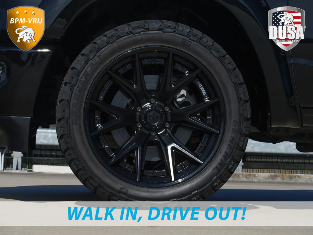1500 | Laramie Sport | 5.7 V8 | HEMI | 4x4 | Crew Cab Panoramadak | Leder | Uconnect touchscreen | Getoonde accessoires zijn verkrijgbaar tegen meerprijs
