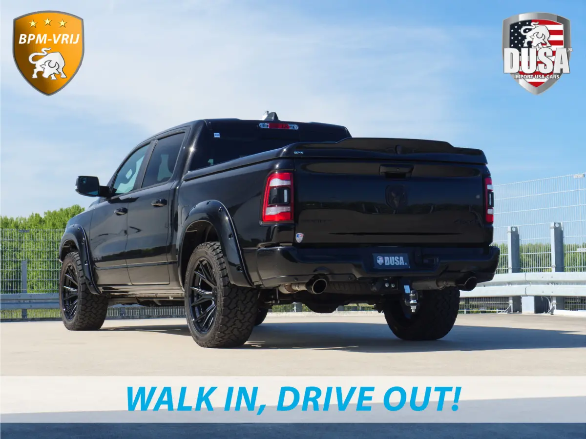 1500 | Laramie Sport | 5.7 V8 | HEMI | 4x4 | Crew Cab Panoramadak | Leder | Uconnect touchscreen | Getoonde accessoires zijn verkrijgbaar tegen meerprijs