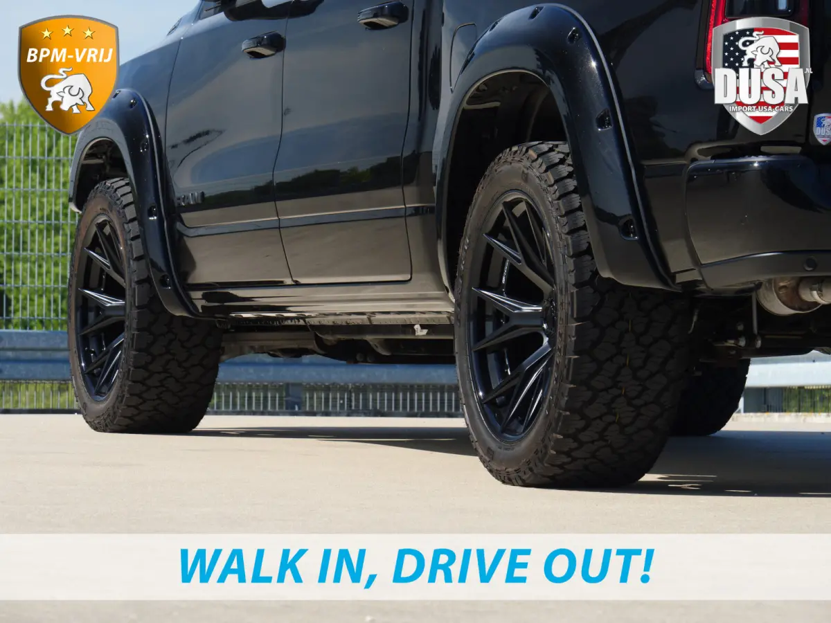 1500 | Laramie Sport | 5.7 V8 | HEMI | 4x4 | Crew Cab Panoramadak | Leder | Uconnect touchscreen | Getoonde accessoires zijn verkrijgbaar tegen meerprijs