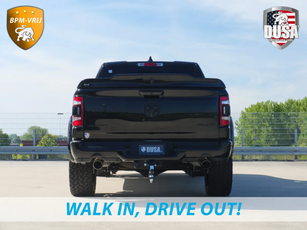 1500 | Laramie Sport | 5.7 V8 | HEMI | 4x4 | Crew Cab Panoramadak | Leder | Uconnect touchscreen | Getoonde accessoires zijn verkrijgbaar tegen meerprijs