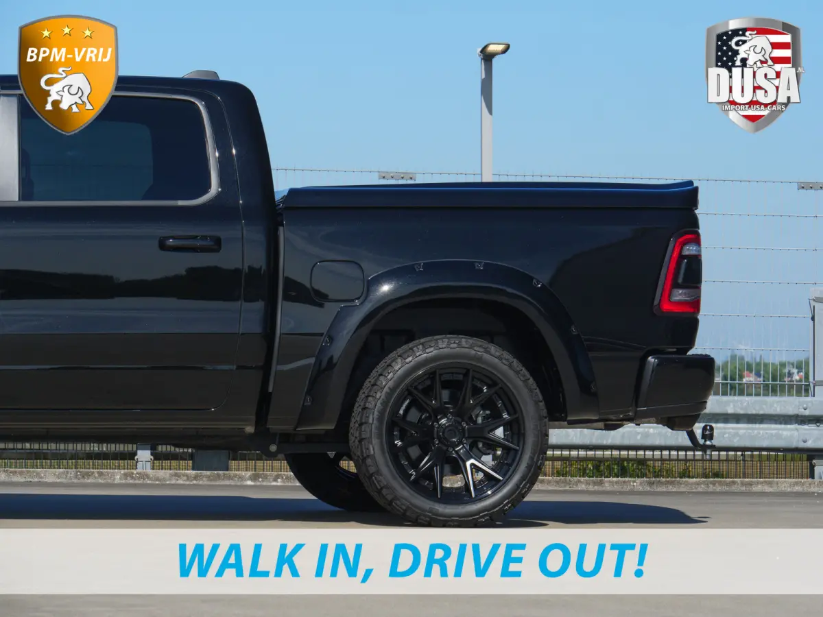 1500 | Laramie Sport | 5.7 V8 | HEMI | 4x4 | Crew Cab Panoramadak | Leder | Uconnect touchscreen | Getoonde accessoires zijn verkrijgbaar tegen meerprijs