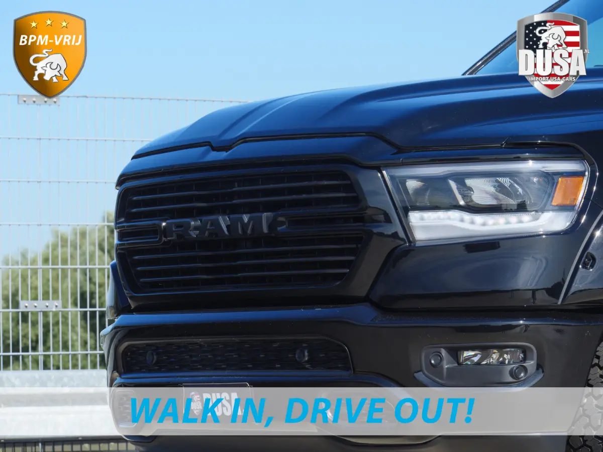 1500 | Laramie Sport | 5.7 V8 | HEMI | 4x4 | Crew Cab Panoramadak | Leder | Uconnect touchscreen | Getoonde accessoires zijn verkrijgbaar tegen meerprijs