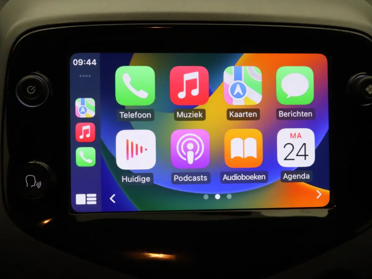 1.0 VVT-i x-joy Apple Carplay/Android Auto | Climate