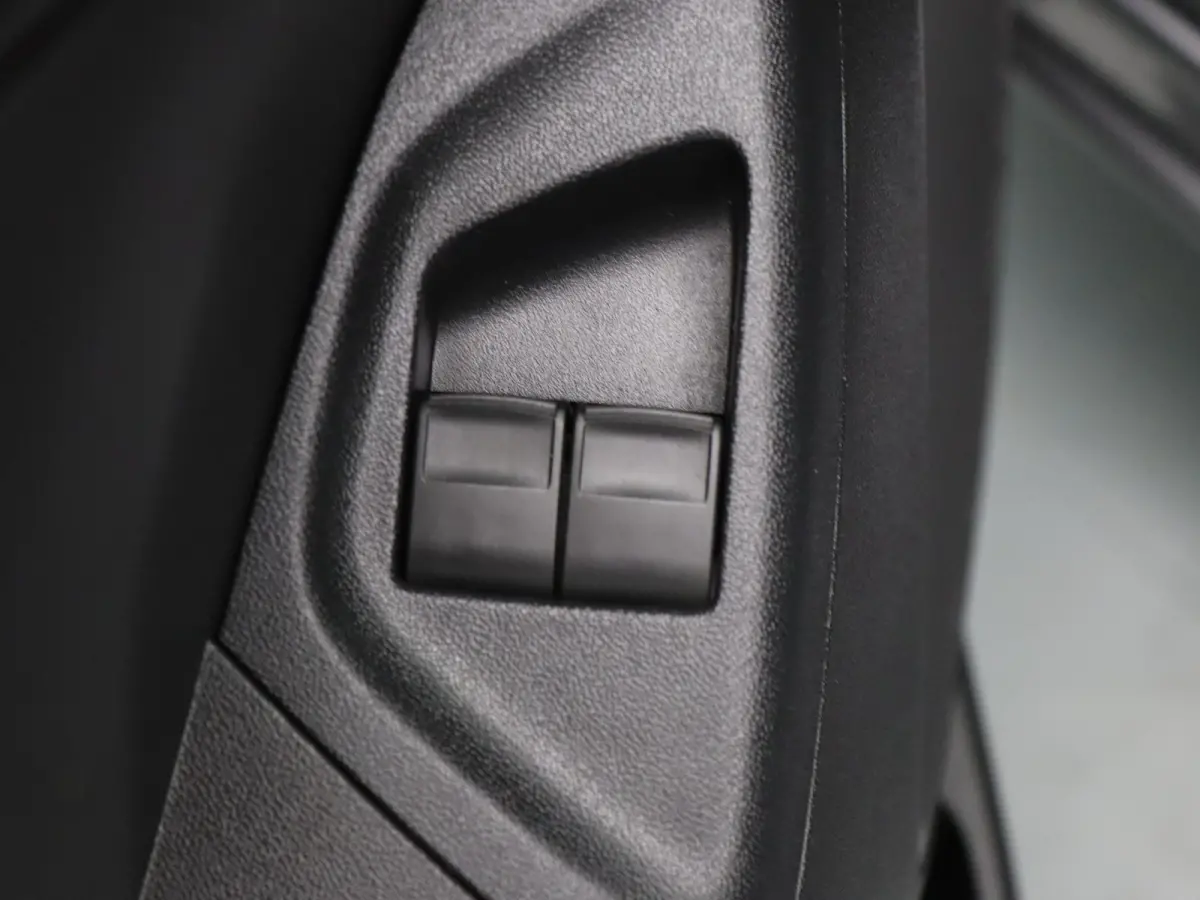 1.0 VVT-i x-joy Apple Carplay/Android Auto | Climate