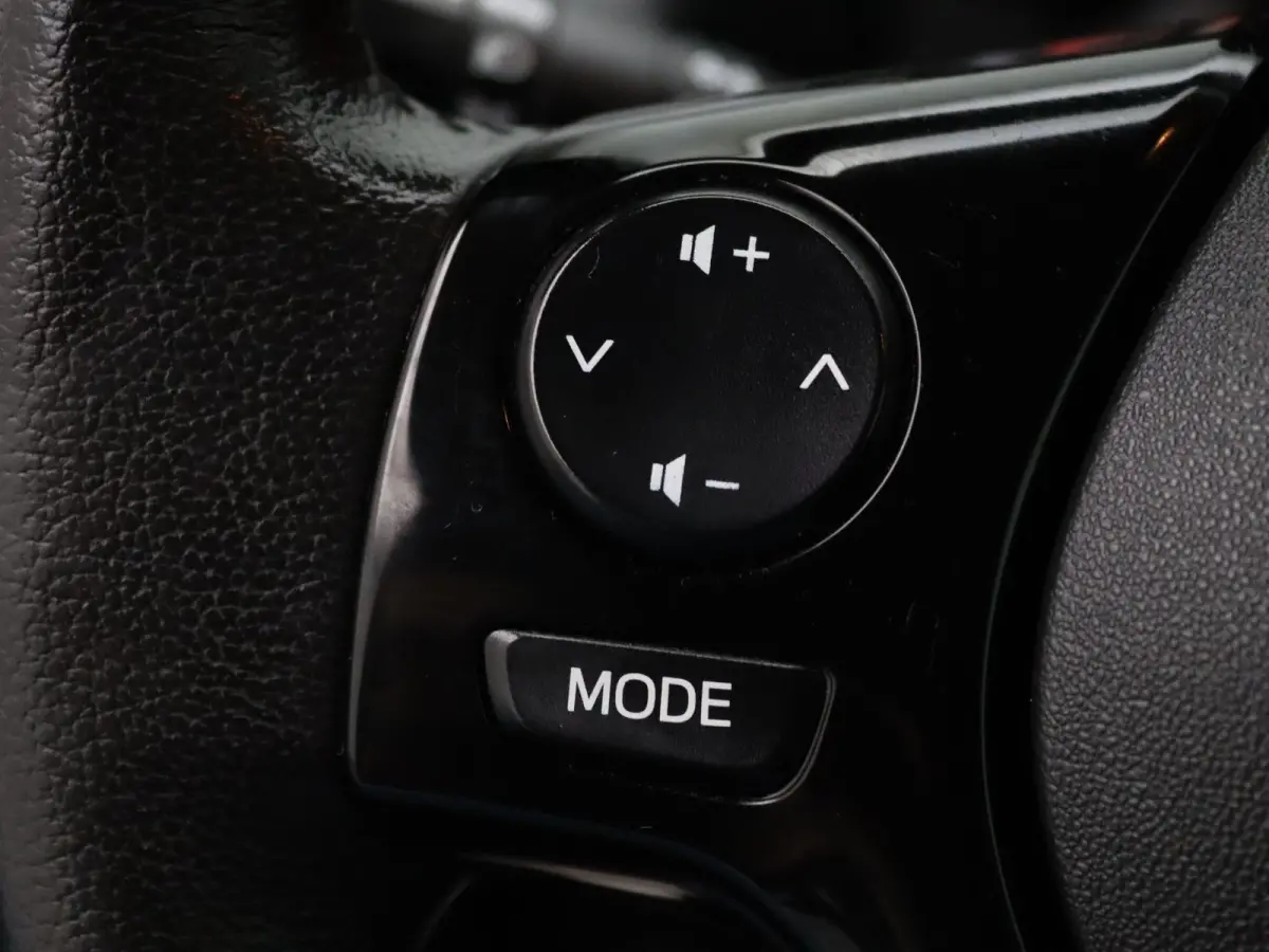 1.0 VVT-i x-joy Apple Carplay/Android Auto | Climate
