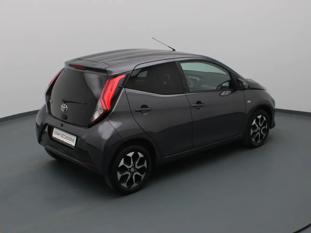 1.0 VVT-i x-joy Apple Carplay/Android Auto | Climate
