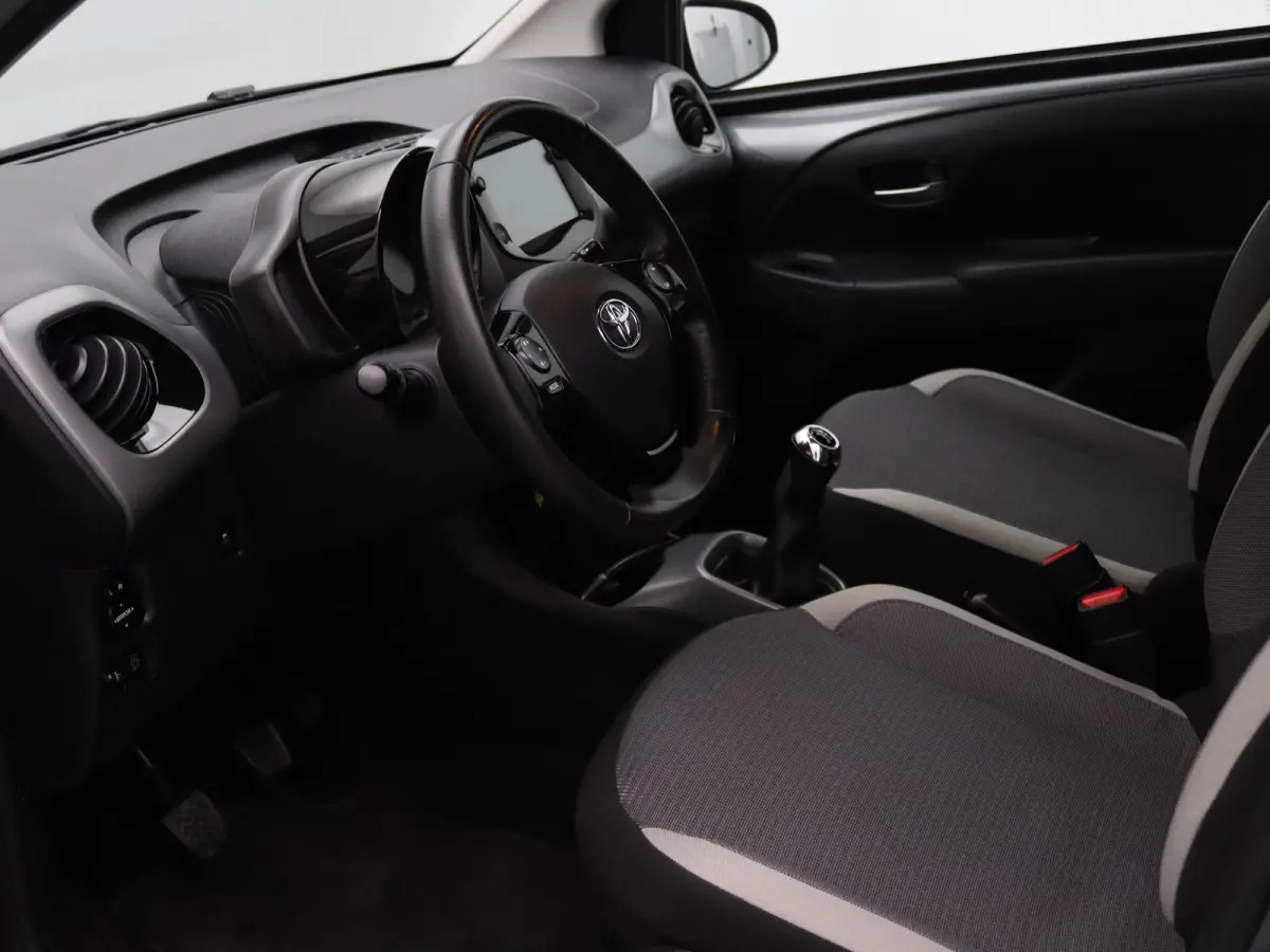 1.0 VVT-i x-joy Apple Carplay/Android Auto | Climate
