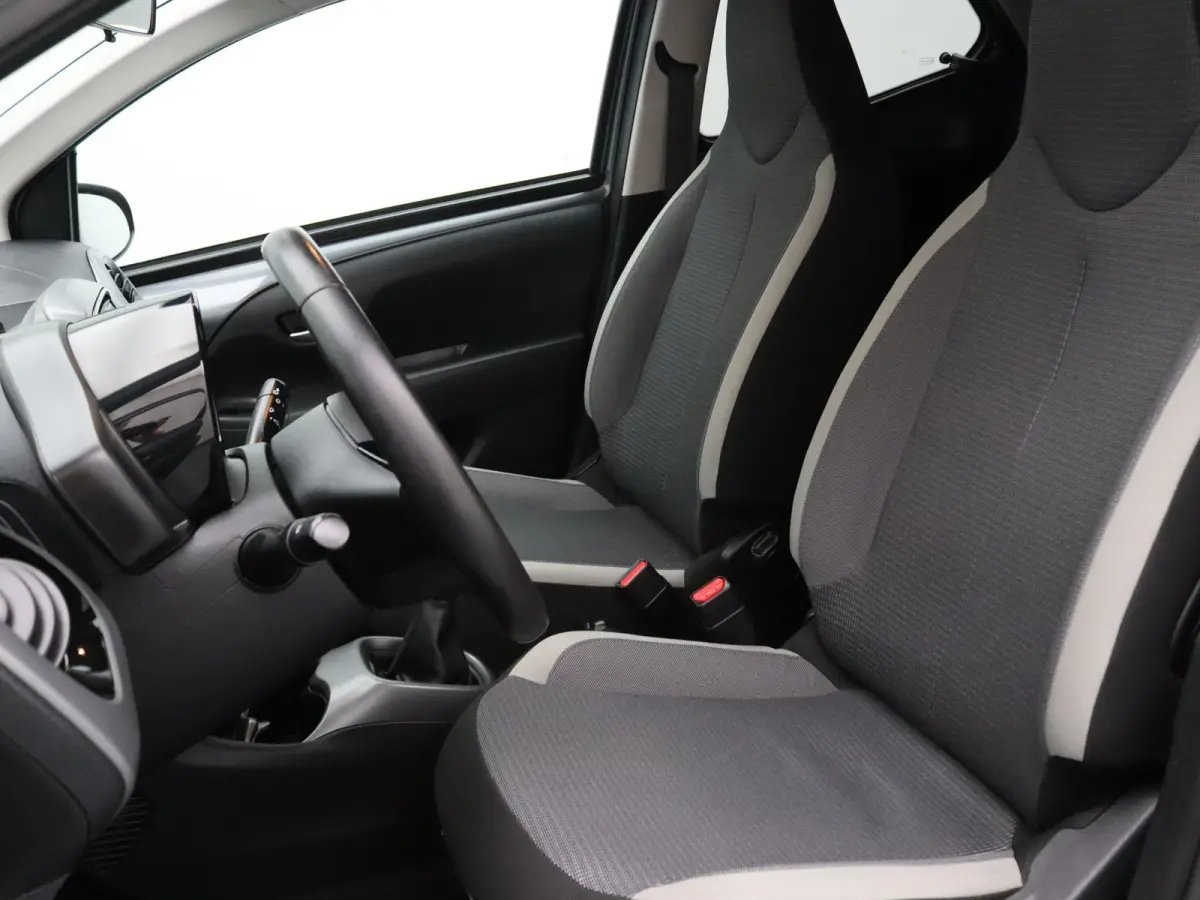 1.0 VVT-i x-joy Apple Carplay/Android Auto | Climate