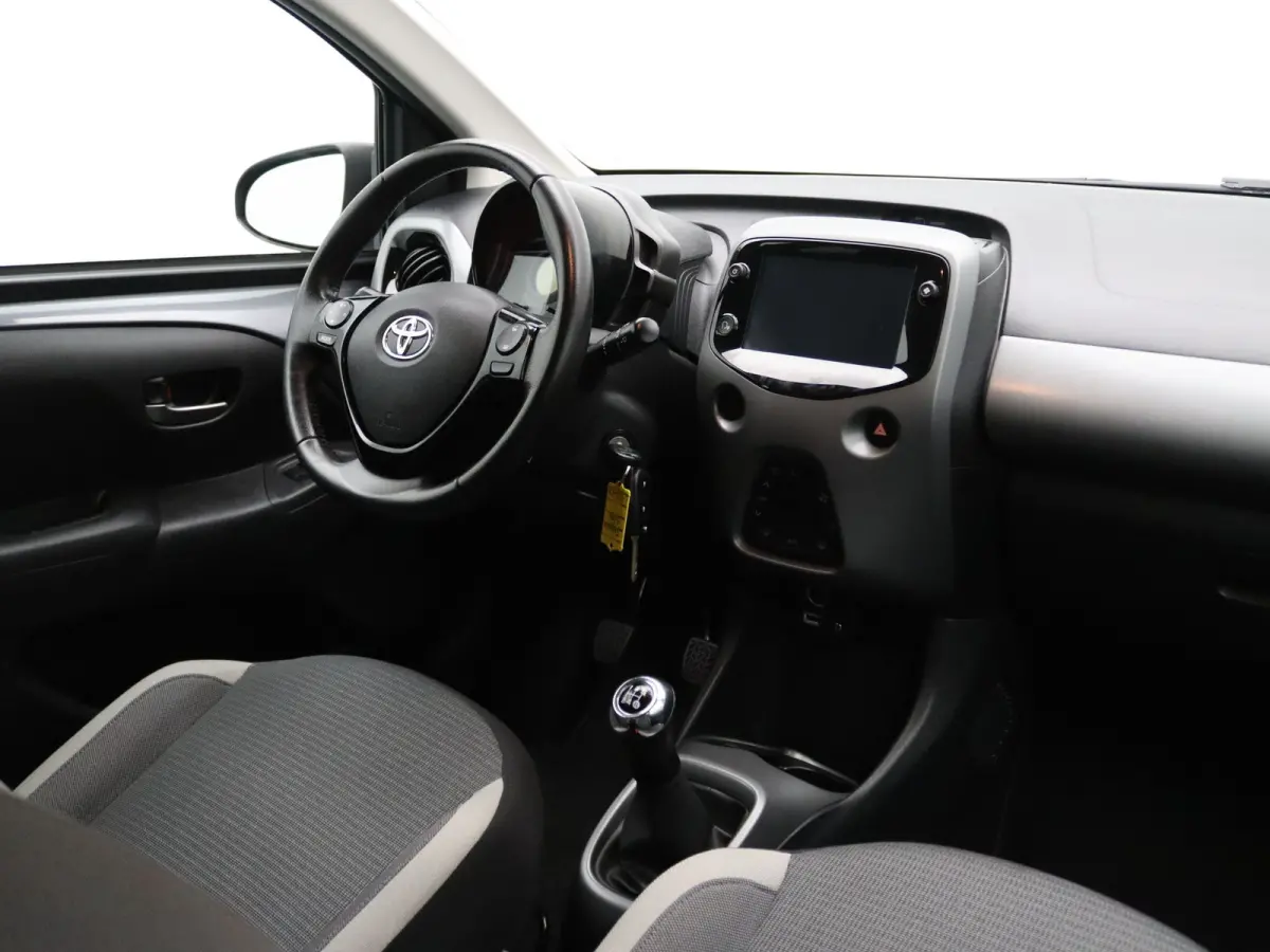 1.0 VVT-i x-joy Apple Carplay/Android Auto | Climate