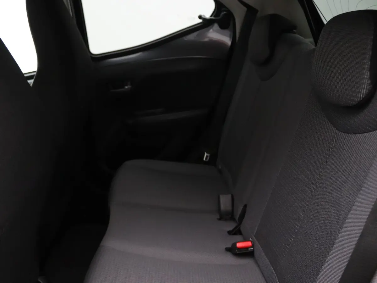 1.0 VVT-i x-joy Apple Carplay/Android Auto | Climate
