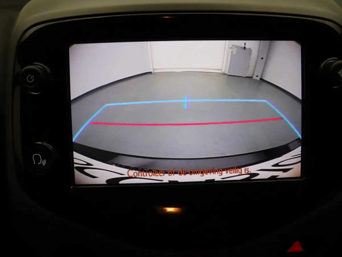 1.0 VVT-i x-joy Apple Carplay/Android Auto | Climate