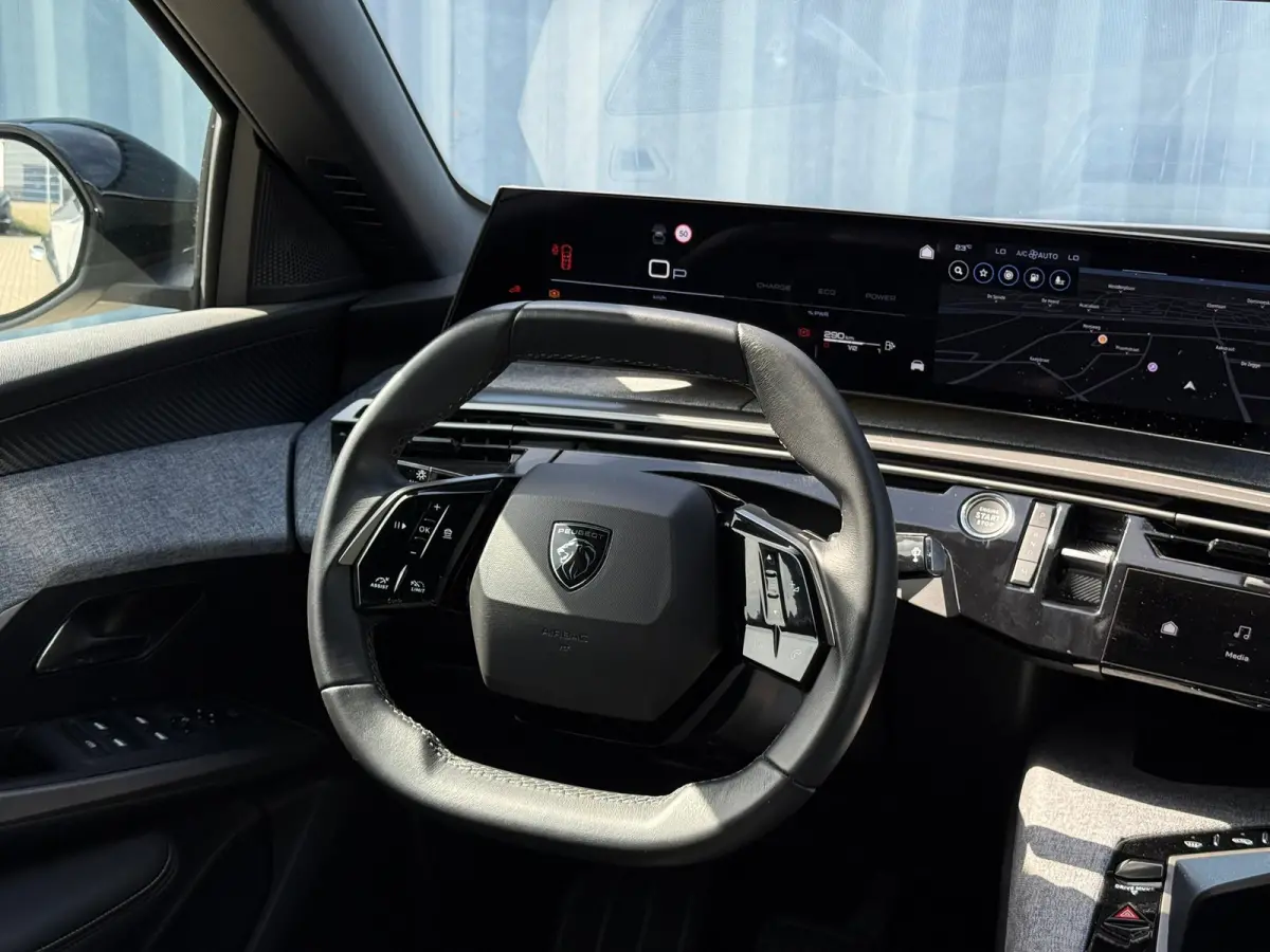 1.2 Hybrid 136 Allure 360 Camera | Adeptieve cruise control | Stuurwielverwarming | Navigatie | Apple carplay & Android auto