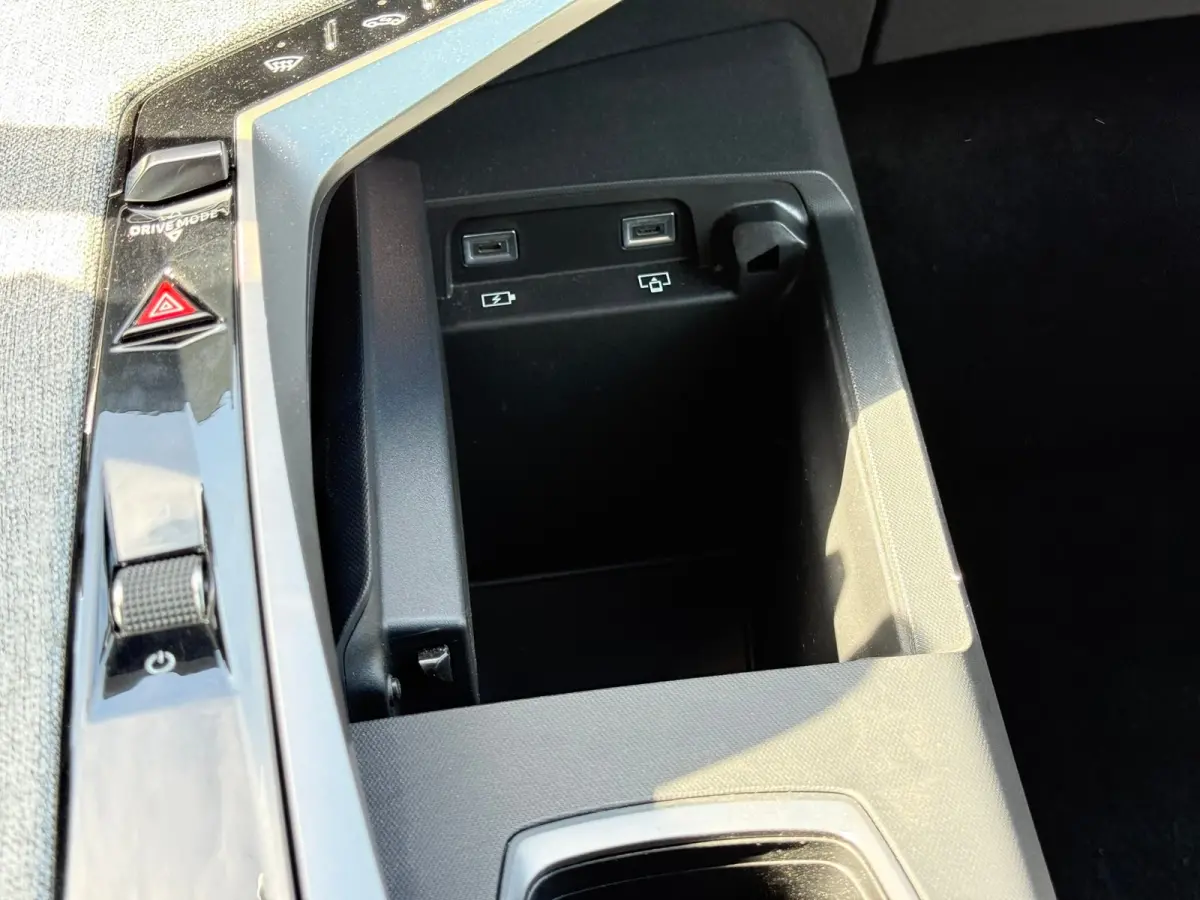 1.2 Hybrid 136 Allure 360 Camera | Adeptieve cruise control | Stuurwielverwarming | Navigatie | Apple carplay & Android auto