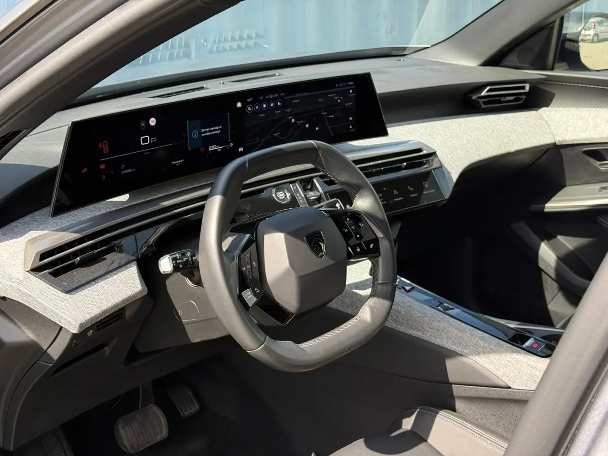 1.2 Hybrid 136 Allure 360 Camera | Adeptieve cruise control | Stuurwielverwarming | Navigatie | Apple carplay & Android auto
