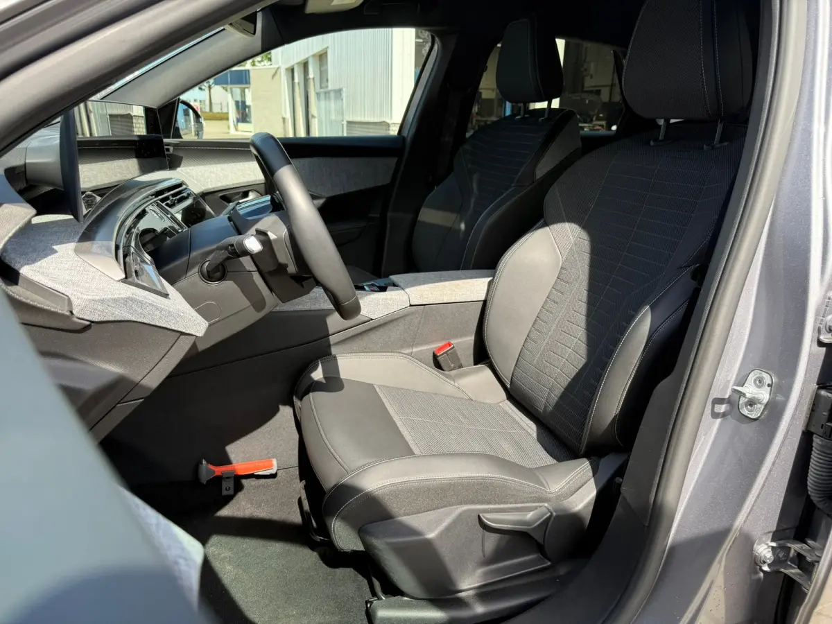 1.2 Hybrid 136 Allure 360 Camera | Adeptieve cruise control | Stuurwielverwarming | Navigatie | Apple carplay & Android auto