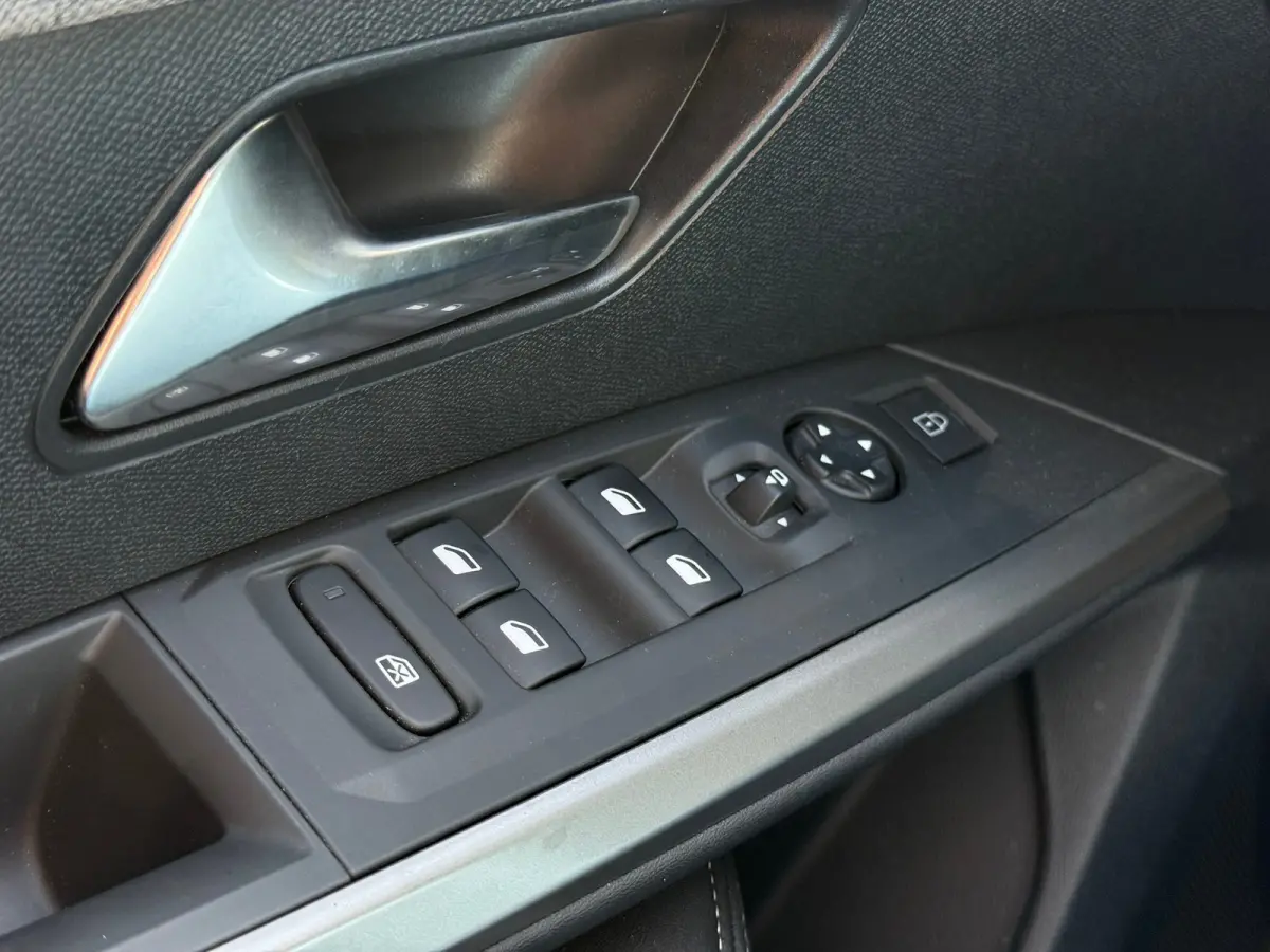 1.2 Hybrid 136 Allure 360 Camera | Adeptieve cruise control | Stuurwielverwarming | Navigatie | Apple carplay & Android auto