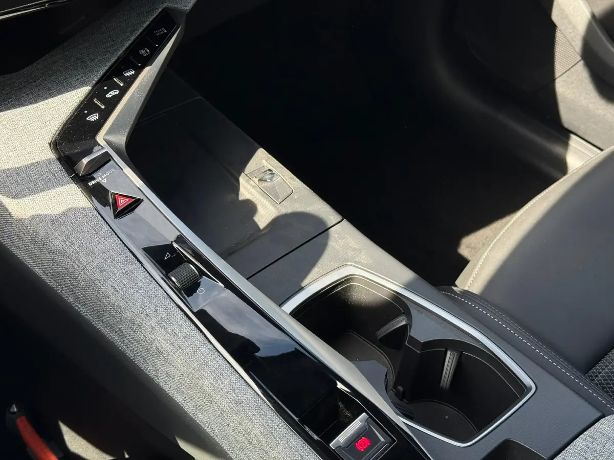 1.2 Hybrid 136 Allure 360 Camera | Adeptieve cruise control | Stuurwielverwarming | Navigatie | Apple carplay & Android auto