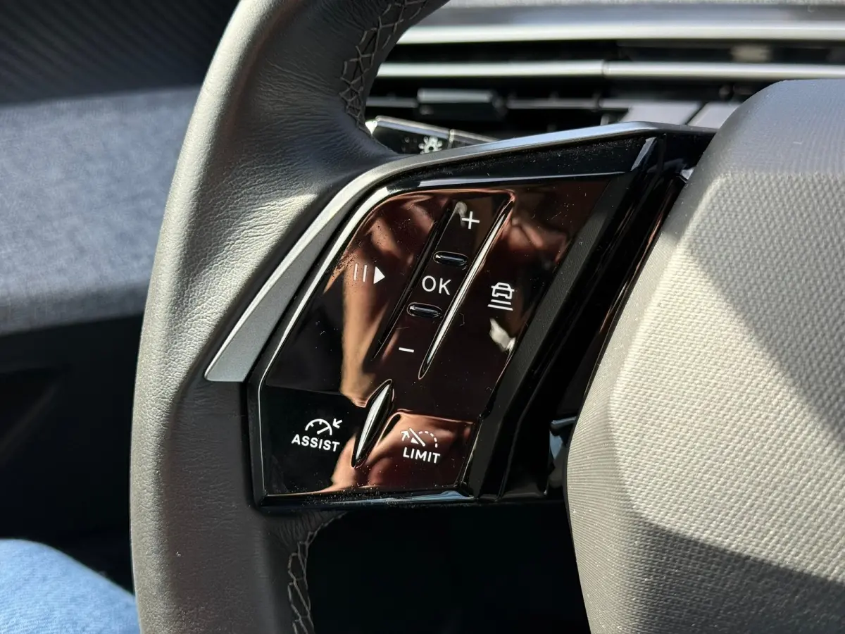 1.2 Hybrid 136 Allure 360 Camera | Adeptieve cruise control | Stuurwielverwarming | Navigatie | Apple carplay & Android auto